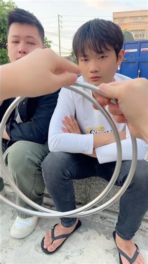 The secret of the instant penetration of the iron ring#魔术教学 #magicteaching #magic