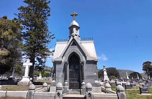 #CemeteryExploration • #MausoleumSaturday • #GraveyardWanderer • #TombstoneTourist • #HistoricCemetery • #CemeteryArt • #RestingInPeace • #GothicArchitecture • #MausoleumMysteries • #GraveyardBeauty | Crypt Door