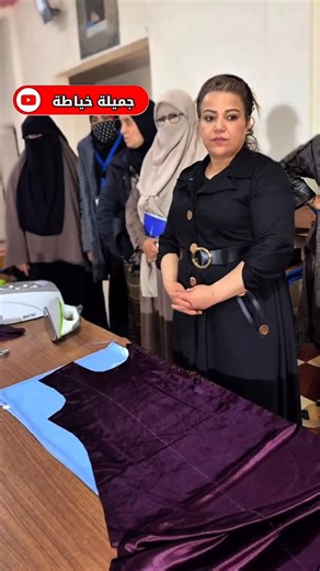 ‎جميلة الخياطة‎ on Instagram‎: "ليزيستراس كاين أشكال وأنواع، هاد النوع اللي خدمت بيه كيدير [40] 😨 وعند المحلات ديال لوازم الخياطة موجود جربيه وردي عليا الخبار ❤️ DIY Rhinestone Tutorial #خياطة #مغربية #morocco #trending #diy"‎