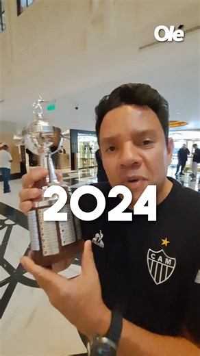 53K views · 499 reactions | ⚪⚫️ ¿MINEIRO CAMPEÓN DE LA LIBERTADORES 2024? SEGÚN ESTE HINCHA YA ESTÁ TODO LISTO ▶ En la previa al partido de vuelta de semifinal de Copa Libertadores entre River y Mineiro, Olé se acercó al hotel donde concentra el plantel brasileño para hablar con los hinchas y este torcedor del Galo aseguró que ya hay que ir buscando la "tarjeta" de Atlético campeón 2024  @matiimancu | Diario Olé | Facebook