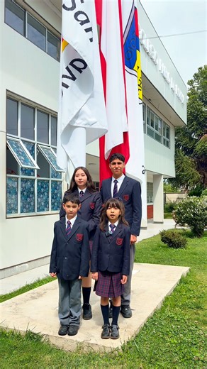 🎒✨ ¡Conoce el nuevo uniforme formal del Colegio Pablo de Rokha para el año 2026! ✨🎒 En este video, te presentamos el nuevo uniforme formal que nuestros estudiantes llevarán con orgullo a partir de 2026. 🌟 Un diseño moderno, elegante y que refleja nuestra identidad y los valores que nos definen como comunidad educativa. 📅 ¿Cuándo se usará? Este uniforme se llevará todos los lunes y en todas las actividades formales que el colegio informe con antelación. Además, será el uniforme oficial para s
