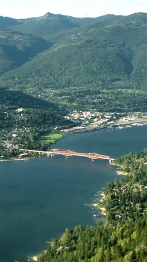 Feel the inviting pulse of Nelson's mountain ⛰️ culture that's been turning heads all around the world. Nelson wears its love 💟 for three things on its sleeve: heart-pumping outdoor explorations, mouth-watering cuisine, and coffee ☕️ that's a class apart. We invite you to visit and discover the secrets of Nelson's authentic vibe.⁣⁣⁣⁣ || 📹 Destination BC (Aerial of Kootenay Lake/Nelson & Murals)⁣⁣ | 📹 Chris Wheeler (Downtown Centre, Marzano & Backroads Brewing Co.)⁣⁣ | 📹 Ashley Voykin (Empire