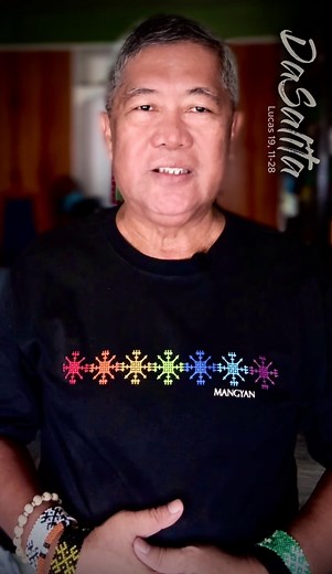 MABUTING BALITA Lucas 19, 11-28 Ang Mabuting Balita ng Panginoon ayon kay San Lucas Noong panahong iyon, isinaysay ni Hesus ang isang talinghaga sa mga nakarinig ng una niyang pangungusap. Ginawa niya ito sapagkat malapit na siya sa Jerusalem, at ang akala ng mga tao ay itatatag na ang kaharian ng Diyos. Sabi niya: “May isang mahal na taong nagtungo sa malayong lupain upang gawing hari at magbalik pagkatapos niyon. Bago siya umalis, tinawag niya ang sampu sa kanyang mga alipin. Binigyan niya ang