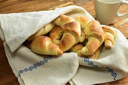 Mit főzzek ma? Kelesztés nélküli kifli és klasszikus Jókai-bableves, majd márványrizskoch érkezik