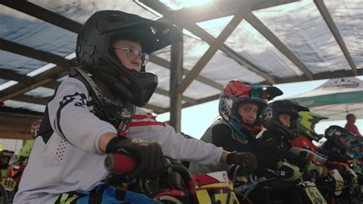 All over Canada, the BMX family thrives on friendships, healthy competition and the involvement of parents and volunteers 🇨🇦 _____________ Partout au Canada, la famille du BMX s'épanouit grâce aux amitiés, à la compétition saine et à l'implication des parents et des bénévoles 🇨🇦 Calgary BMX Association Produced by : Ralph Samson | Cycling Canada