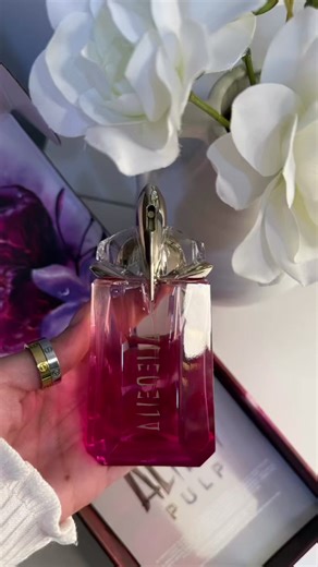 Probando el nuevo perfume de @Mugler… Alien Pulp es intenso, envolvente y simplemente inolvidable. #PaidPartnership #mugleralien #mugleralienpulp #prpackages