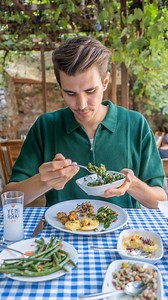 688K views · 5.9K reactions | My Top 5 of İstanbul  Did you know that a lot of Turkish dishes just happen to be vegan? Here are my favourites (and where to eat them): • Ciğ Köfte @cigkoftedukkanim • Boza @vefabozacisi1876 • İmam Bayıldı @serafvadi • Turşu @asritursucu • Kuru Fasulye @kurufasulyecialibaba #istanbul #istanbulfood #vegan #plantbased | Hermann | Facebook