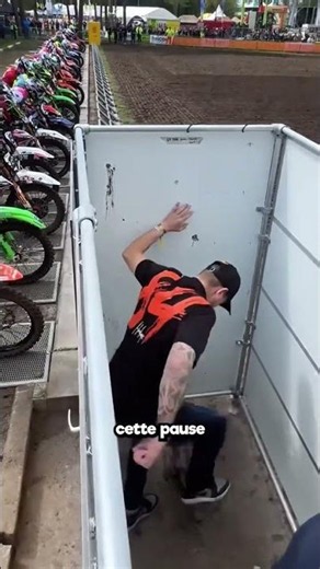 🏁 Son job est d'appuyer trop tard sur un bouton… et aucune IA ne pourra le remplacer !