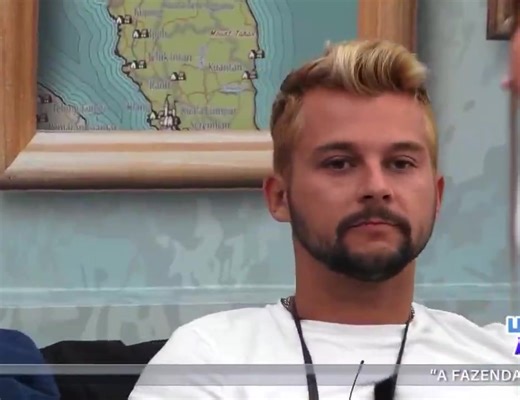 Uma participante do reality show português Casa dos Segredos (Secret Story) AGREDIU um rapaz após ele ter falado mal de suas filhas. “Pelas minhas filhas... Você não vai voltar a falar o nome delas... Posso até ser expulsa, mas eu te espero lá fora!” | Sou Notícia