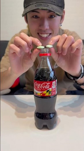 [Experiment] Is it true that putting gum in Cola causes something crazy?!?!