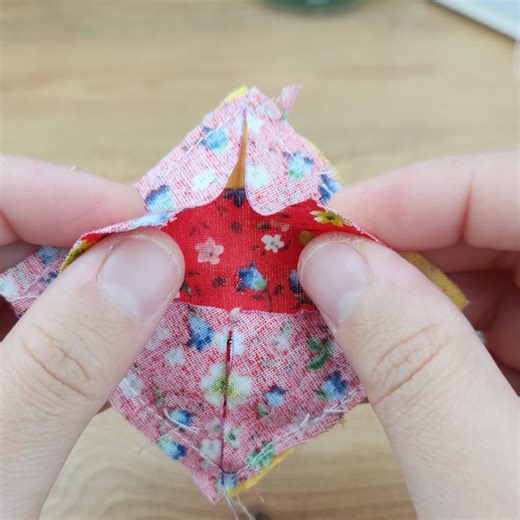 232K views · 4.1K reactions | How is the patchwork square opening technique done? | Knitting Fashion | Facebook