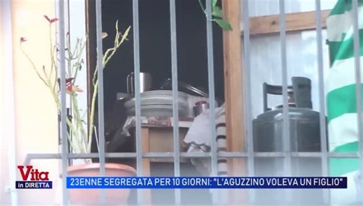 Voleva un figlio da lei, l’aguzzino che per 10 interminabili giorni ha tenuto segregata la 23enne di Sassari, infliggendole sevizie indicibili, umiliazioni e abusando di lei. Ma lei non voleva un figlio. Da qui le violenze ripetute, mentre lei era stordita di psicofarmaci, proprio sperando rimanesse incinta. #VitaInDiretta | La vita in diretta