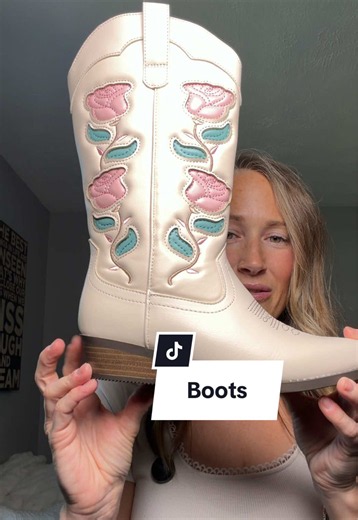 The cutest little girls boots! If they still have your size snag it quick #tiktokshopcreatorpicks #cowgirlboots #kidsboots #nashvilleoutfit #nashville @Bullseye Deals