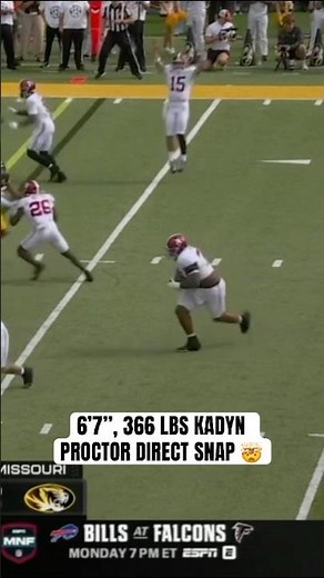 O-LINEMAN IN THE WILDCAT? 😳