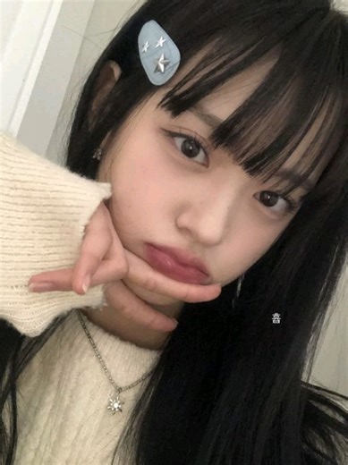 VOLTEII MEUS AMORES!!!!! 💋 #kpopfyp #contamoot #contamoot👍😁 #vaiprafycaramba #foryou Gente desculpa pelo sumiço eu Estacada muito ocupada sem powder postar mas Agora vou Volta com os videos!!!! 💕💕💕😋🩷🩷💋