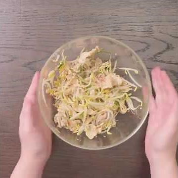 梅風味でさっぱりと！ 豚肉ともやしの梅肉和え ｜ moguna[モグナ]