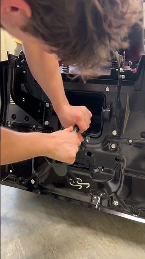 How to Insert & Remove The Mulch Plug On A Mountfield/Stiga MP84 Chassis