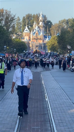2025 Disneyland Parade - St. Helens High School Marching Band & Color Guard (video 1) | St. Helens Band Program - Public