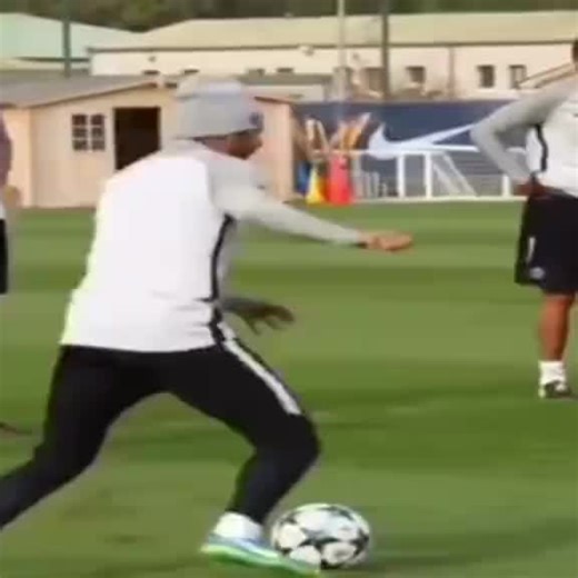 Defender_11_69_dance (@fut.ball.exe_11)’s videos with оригинальный звук - Defender_11_69_dance
