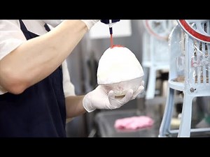昔ながらの手作業で氷を削った見た目も味も絶品なかき氷の作り方