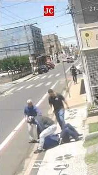 Motoboy imobiliza suspeito de roubo a idosa no centro de Rio Claro