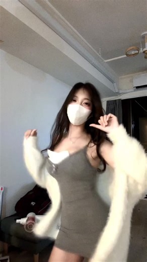 妮妮💗 on Instagram: "每次在抖音直播都好多觀眾點這首歌 你們還有什麼想看我跳的嗎>_