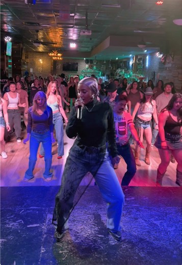 I loooove me some 2010 JB 💜 this line dance is always a hit when I teach it - so underrated!! #linedancing #somebodytolovelinedance #california #linedancersoftiktok #westernfashion