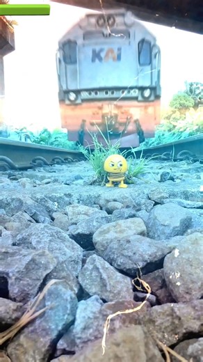 kereta api dikejar robot raksasa besar guys #keretaapi #train #robot