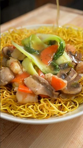 Hong Kong-Style Crispy Pan-Fried Noodles | Recipe in the Description ❤️