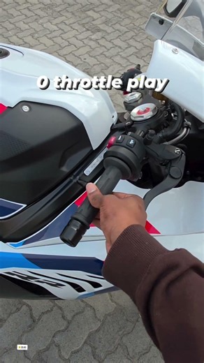 How a motorcycles throttle is supposed to feel/look like