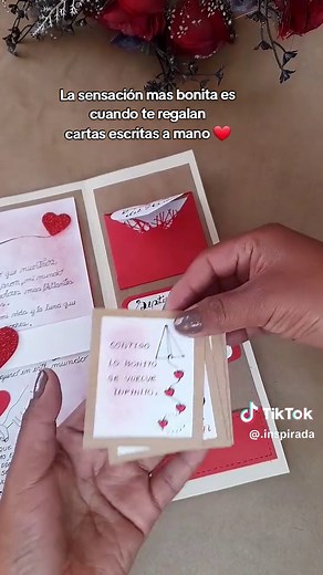 Cartas de Amor Hechas a Mano: Tradición Romántica y Detalles Personalizados