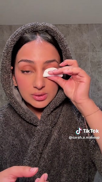 Correct Way to Remove Makeup for Healthy Skin