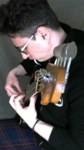 I'm learning to play bass. Day 35 #100dayschallenge #bassguitar #bassfitness