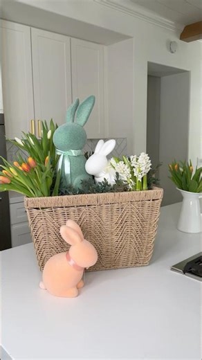 Fast DIY Easter Centerpiece 🧡