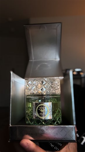 Mawj Appletini by Paris Corner is an AMAZING juicy fruity, apple & boozy scent with a hint of pineapple that’s very versatile, has some warmth and can be worn all year round. That bottle is sexy too #pariscornerperfumes #mawjappletini #fragrancereview #colognetiktok #fragrancetiktok