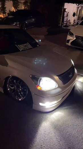 Custom VIP Style Lexus LS430 with Bagged Suspension