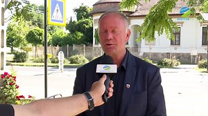 27K views · 122 reactions | Innovatív fejlesztés valósult meg a város több pontján, hiszen 10 helyszínen került kialakításra úgynevezett „okos zebra”. A zebrák telepítése azt a célt szolgálja, hogy a gyalogosok nagyobb biztonságban tudjanak közlekedni a sötétebb időszakokban elsősorban. A zebrák párban számolva kicsivel több, mint 1 millió Ft-ba kerültek, amely az idei évi költségvetésben szerepel is. | Szentes TV | Facebook