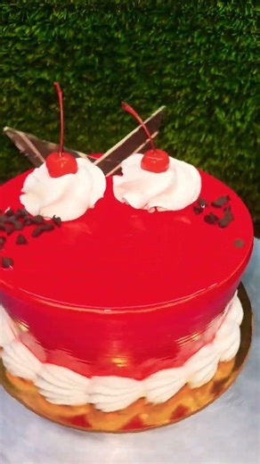 half kg new design red colour strawberry 🍓 flower new design birthday cake 🎂🎂