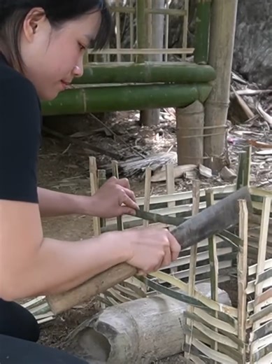 Single Mother's Kitchen Renovation with Bamboo in Wild Forest