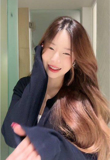 Messy Hair Tutorial for Long Wavy Styles