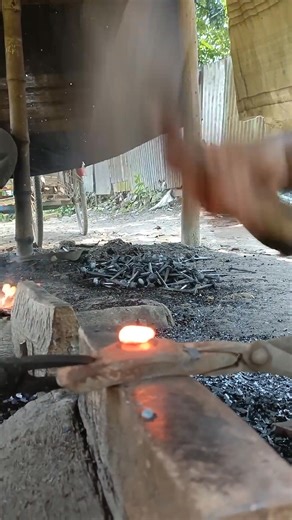 Blacksmith reels viral. #blacksmith #handmade #fyp #fbreelsfypシviralシ | Bushcraft camping outdoor