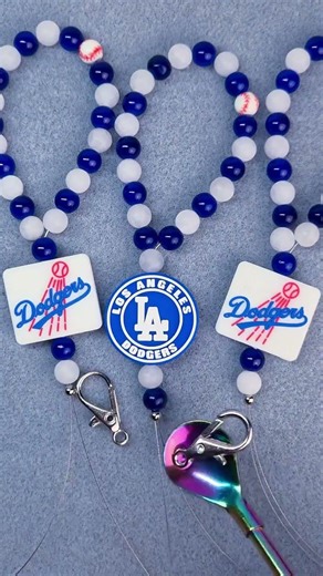 Dodgers Keychain Tutorial That's Actually Easy 🧿 #diy #craft #baseball
