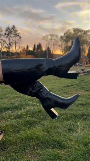 Apple picking may be over but these boots are still in stock AND up to 80% off ➡️ https://bit.ly/48SNHz3 | ShoeDazzle