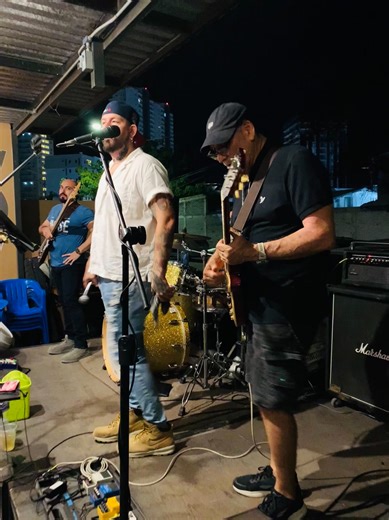 🔥 Kellys REX ROCK = Perfect Thursday! Enjoy an unforgettable night of rock classics this Thursday from 8:30 PM to 12:30 AM. See you here! 🎶🍺🔥 | Kelly's Gasoline Alley