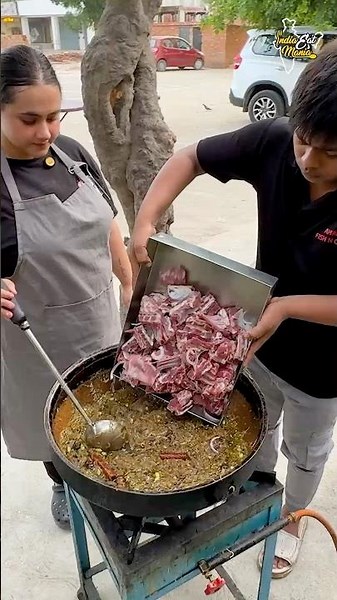 Beautiful Girl Ki Desi Mutton Curry #mutton #food #gurugram #haryana #gurgaon #shorts