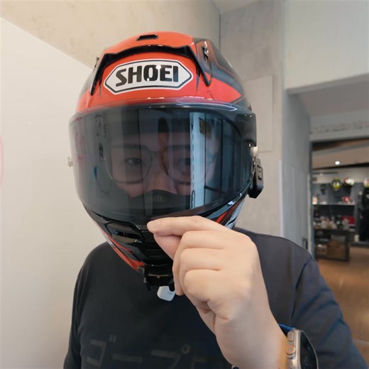 維邁通VX80 🔥 最強續航，頂級降噪🔥 https://go.exshop.com.tw/vx80_超強功能_等你來體驗 商品特點 📍真降噪，高速行駛依舊清晰通話 📍真混音，群組對講＋音樂暢聽 📍真續航，1400mah電量持久提升40％ 📍真音效，JBL喇叭，專業調教音效 📍真對講，一鍵交友，8人極速群組通話 5大超強功能，等你來體驗 全省經銷通路同步販售中 全台灣最專業的機車周邊百貨👉超詳細推薦 買錯最貴 來『極限專賣』就對‼ 🗺門市資訊：台北市中正區和平西路2段148號 ⏰門市營業時間 週一到週日 12：00 - 21：00 🗺門市資訊：桃園市中壢區環中東路880號1樓 ⏰門市營業時間 週一到週日 12：00 - 21：00 - #極限專賣 #exshop #藍牙耳機 #VX80 #維邁通 | 極限專賣 EXSHOP