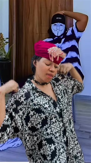 Vidéos de Ina la malienne Officiel🇲🇱 (@ina.la.malienne.o) avec son original - 28 Mars.au palais d.la.culture