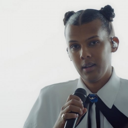 Stromae on Instagram: "Ma presta de « Santé » au @fallontonight show est en ligne sur sa chaîne Youtube 👀! ___ My performance of « Santé » at the @fallontonight show is up on his YouTube channel 👀!"