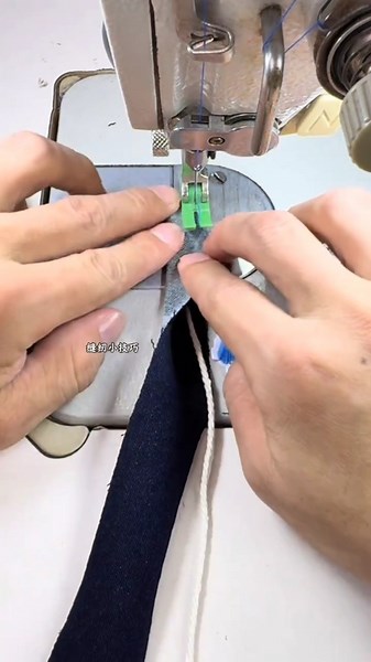The Easiest Way to Turn Belt Loops and Fabric Tubes #versatilesewin #sewing #sewapasystem