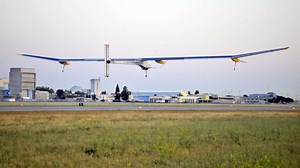 Le Solar Impulse achève sa traversée des USA en se posant à New York - RTBF Actus